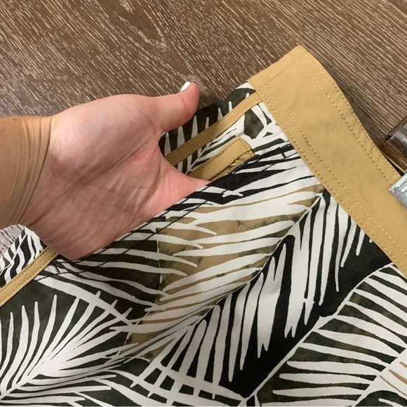 Vuori Mens cruise Boardshorts in palm tree print 36 - Picture 6 of 11